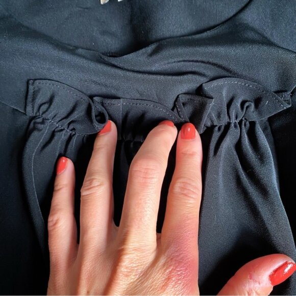 🖤 CLASSY BLACK RUFFLE DETAIL SLEEVELESS COCKTAIL DRESS! - Picture 9 of 16